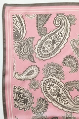 Lasessor Tilda silkkihuivi - roosa-kuvioitu - neliöhuivi  - asusteet - naisten muoti - pukeutuminen - IHANA Store - lifestyle - kotimainen verkkokauppa